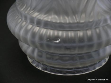 Jugendstil Lampenschirm gebraucht satiniert grau, Zapfen mit mehreren Einschnürungen, Nostalgie Ersatzglas für alte Lampen, D: ca.18cm, H: ca.17cm, Griffrand Glashalter gemessen 12,5cm, herstellungsbedingter Glastropfen innen