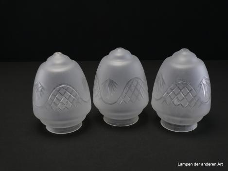 3-er Set Jugendstil Lampenschirm gebraucht, Glas satiniert, Zapfenform, umlaufender Kerbschliff als geometrische Formen und Fächer, final Sternschliff am getrepptem Schlussteil, Nostalgie Ersatzschirm, D: ca.12cm, H: ca.16cm, Glashalter Griffrand 8cm