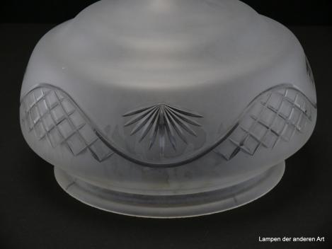 Jugendstil Lampenschirm gebraucht, Kuppelglas satiniert, umlaufender Kerbschliff als geometrische Formen und Fächer, final Sternschliff am getrepptem Schlussteil, Nostalgie Ersatzschirm, D: ca.25cm, H: ca.15cm, Glashalter Griffrand 20cm, Detail Schliff