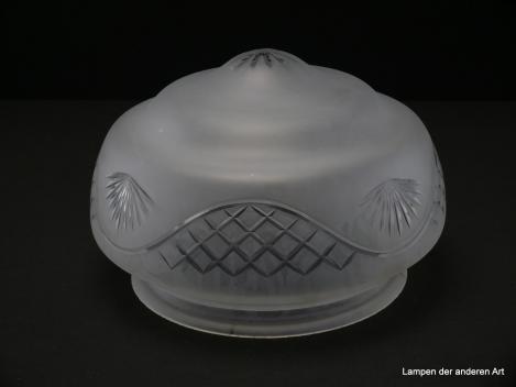 Jugendstil Lampenschirm gebraucht, Kuppelglas satiniert, umlaufender Kerbschliff als geometrische Formen und Fächer, final Sternschliff am getrepptem Schlussteil, Nostalgie Ersatzschirm, D: ca.25cm, H: ca.15cm, Glashalter Griffrand 20cm