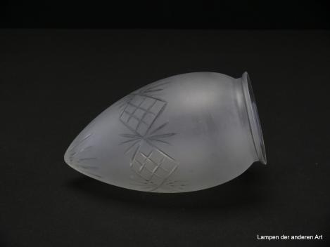 Jugendstil Lampenschirm gebraucht, 3-er Set, Zapfenform, Glas grau satiniert mit Schliffdekor, final Strahlen, umlaufend Rautenband, Nostalgieglas, Ersatzschirm, D:  ca.10cm, H: ca. 16cm, Glashalter Griffrand 8cm, einzeln liegend