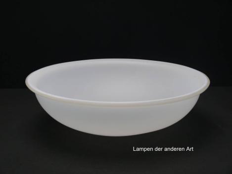 Preview: Jugendstil Lampenschirm gebraucht, flache Schüsselform, opal weiß, Nostalgieglas, Ersatzschirm für alte Lampen, zum Einlegen z.B. in Hängeleuchte oder Deckenleuchte, Auflegerand ca.1cm breit , von unten