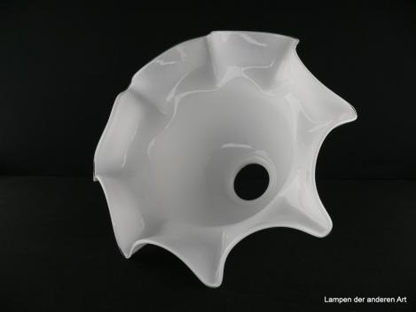 Jugendstil Lampenschirm gebraucht, Glas opal weiß, floral geformt, klarer Glasfaden als Abschluss, Nostalgie Ersatzglas für alte Lampen D: 35cm, H: 21cm, Glashalterand Griffrand 8cm, von unten