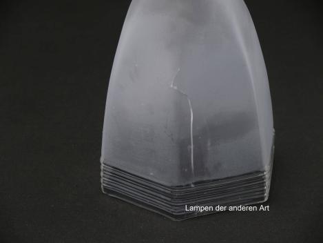 zwei Art Deco Lampenschirme gebraucht im Set, Glas satiniert grau, angeschrägte Flächen, antik, Klarglasrand gerillt, Nostalgie Ersatzschirm D: ca.11cm, H: ca.13cm, Griffrand 6cm, Schirm Zugabe ohne Fehlstelle