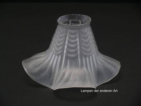Jugendstil Lampenschirm gebraucht, alter originaler Ersatzschirm, grau satiniert; Blütenform geweitet, Nostalgieglas D: ca.17cm, H: ca.11cm, Glashalter Griffrand 6cm