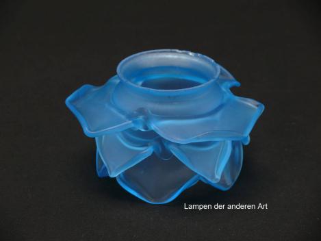 Jugendstil Lampenschirm gebraucht, exotische Erscheinung, blaues Glas, satiniert, stilisierte Seerose, Nostalgie Ersatzglas D: ca.10cm, H: ca.6cm, Glashalter Griffrand Ø 6cm