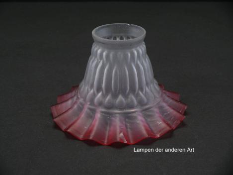 antiker Jugendstil Lampenschirm gebraucht, geweiteter Glaszylinder grau satiniert, Oberfläche reliefiert, aufgezogener gewellter Rand in rot, Nostalgie Ersatzglas, D: ca.16cm, H: ca.10cm, Glashalter Griffrand Ø 6cm