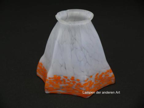 antiker Jugendstil Lampenschirm gebraucht, gewolkter Grund weiß, Rand mit orangen Tupfen handgemalt, leicht geweiteter Zylinder, Wandung gekantet, Nostalgie Ersatzglas, D: ca.13cm, H: ca.11cm, Glashalter Griffrand Ø 6cm