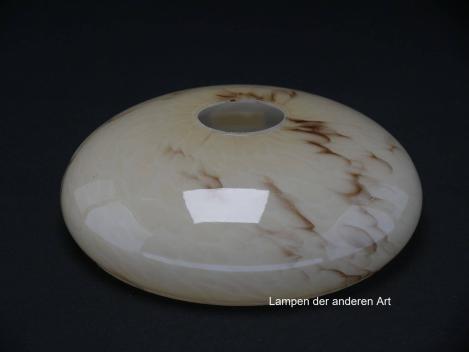 Preview: 5-er Set Art Deco Lampenschalen, gebraucht, hellgelb-braun marmoriertes Glas, innen weiß, farblich zueinander passend aber verschieden marmoriert, glatte Oberfläche, Nostalgie Ersatzglas für alte Lampen D: ca.20cm, H: ca.6,5cm, Loch 45mm, einzeln