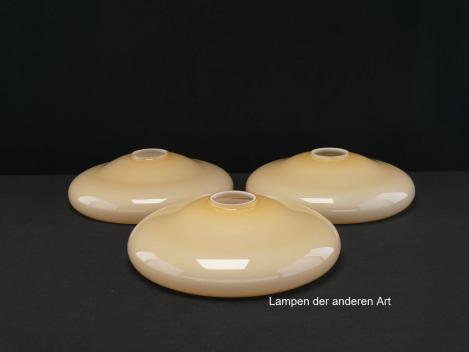 3-er Set Art Deco Lampenschale gebraucht, Glas, gelb, glatte glänzende Oberfläche, Ersatzglas für alte Lampen, D: ca.33cm, H: ca.6,5cm, Loch ca. 45mm, besondere Wölbung der Wandung