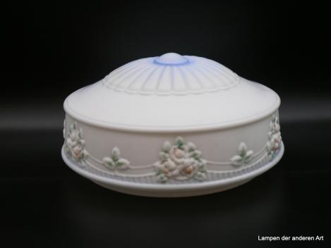 Jugendstil Lampenschirm für Hängeampel gebraucht, opal weiß mit Blumenrelief, dezent bemalt, D: 38cm, H: 16cm