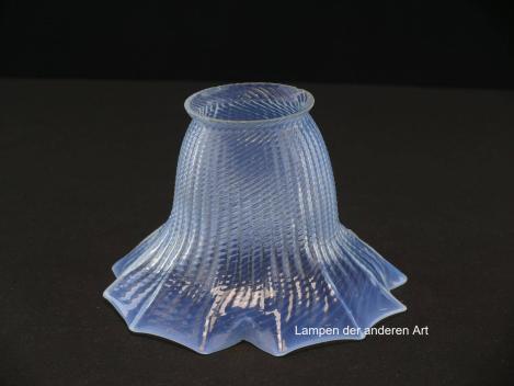antiker Jugendstil Lampenschirm gebraucht, Milchglas, gerader Zylinder, Rand aufgezogen und gekniffen, Wandung reliefiert, Nostalgie Ersatzglas für alte Lampen, D: ca.14,5cm, H: ca.9cm, Glashalterand Griffrand 6cm