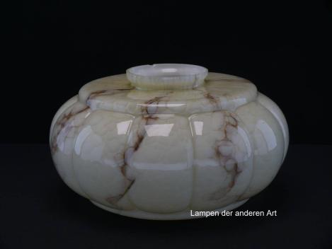 Art Deco Lampenschirm gebraucht, geschlossenes Glas, elfenbeinfarbener Grund, braun marmoriert,  Kuppelschirm, kürbisähnliche Form, untere Mitte plan, Nostalgie Ersatzglas für alte Lampen, D: ca.30cm, H: ca.15cm, Glashalter Griffrand Ø10cm