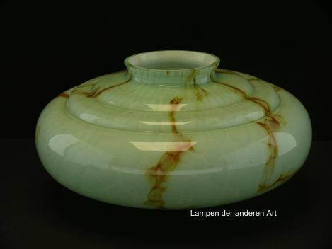 Preview: Art Deco Lampenschirm gebraucht, geschlossenes Glas, mintfarbener Grund, braun marmoriert, Kuppelschirm, Wandung dreifach getreppt, Loch unten Ø5mm für Quaste, Nostalgie Ersatzglas für alte Lampen, D: ca.30cm, H: ca.15cm, Glashalter Ø10cm, von unten