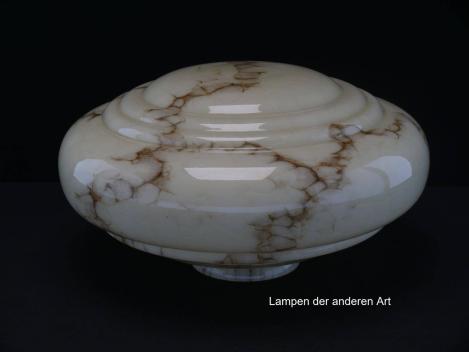 Art Deco Lampenschirm gebraucht, geschlossenes Glas, elfenbeinfarbener Grund, marmorartig mit braunen Adern durchzogen, bauchiger Kuppelschirm, Nostalgie Ersatzglas für alte Lampen, D: ca.33cm, H: ca.17cm, Glashalter Griffrand Ø10cm