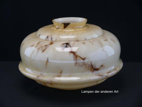 Preview: Art Deco Lampenschirm gebraucht, geschlossenes Glas, elfenbeinfarbener Grund, braun marmoriert, Kuppelschirm, Wandung mehrfach gestuft, Loch für Quaste unten Ø8mm, Nostalgie Ersatzglas, D: ca.30cm, H: ca.18cm, Glashalter Griffrand Ø10cm, von unten
