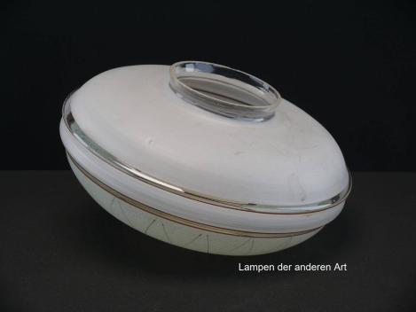 Preview: Art Deco Lampenschirm gebraucht, antikes Glas, Wandung unterschiedlich gestaltet, Ringlinien, Strukturdruck, Nostalgie Ersatzglas für alte Lampen, D: ca.27cm, H: ca.14cm, Glashalter Griffrand Ø10cm, von unten