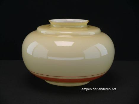Preview: Art Deco Lampenschirm gebraucht, antikes Glas, gelber Grund, orangerote Ringlinien,  Loch für Quaste Ø6mm, Nostalgie Ersatzglas für alte Lampen, D: ca.23cm, H: ca.15cm, Glashalter Griffrand Ø10cm, von unten
