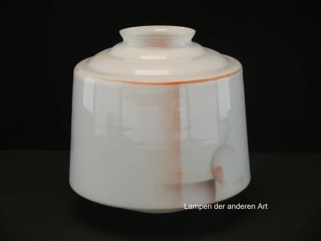 Preview: Art Deco Lampenschirm gebraucht, weißer Untergrund, geometrisches Spritzdekor - berieben, Loch unten Ø28mm, Nostalgie Ersatzglas für alte Lampen, D: ca.20cm, H: ca.19cm, Glashalter Griffrand Ø8cm, von unten