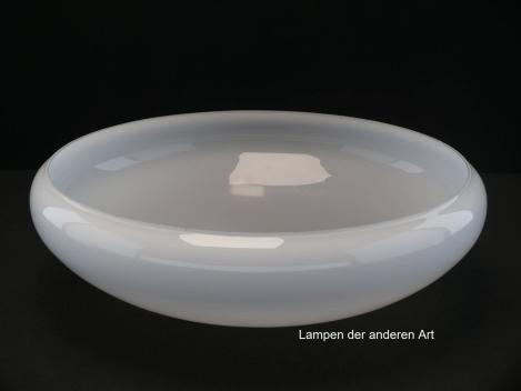 Preview: Art Deco Lampenschale gebraucht, Glas, opal weiß, glatte glänzende Oberfläche, Nostalgie Ersatzglas, D: ca.33,5cm, H: ca.10cm, ohne Glashalter Griffrand, Loch Ø45mm - gemessen 48mm, Öffnung oben Ø30,5cm, von unten