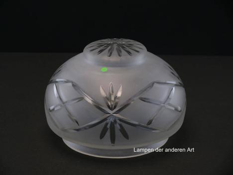 Jugendstil Lampenschirm gebraucht, antik, Glas grau satiniert, mit Schliffmotiven verzierte Oberfläche, Schüsselform mit erhöhtem Zentrum, Strahlenschliff mittig, umlaufend breites Schliffband, Griffrand ø15cm