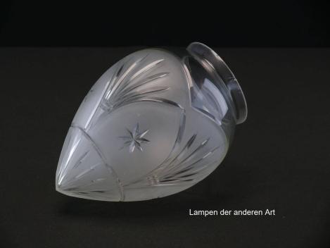 Preview: Jugendstil Lampenschirm gebraucht, antik, Glas grau satiniert, Zapfenform, mit Schliffmotiven verzierte Oberfläche, Nostalgie Ersatzglas D: ca.11cm, H: ca.16cm, Glashalter Griffrand ø8cm, seitlich