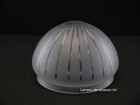 Art Deco Lampenschirm gebraucht, antiker original Kuppelschirm grau satiniert, durch klare geschliffene Strahlen separierte Wandung, Halbkugel, leicht spitz zulaufend, Nostalgie Ersatzglas, Glashalter Griffrand ø20cm