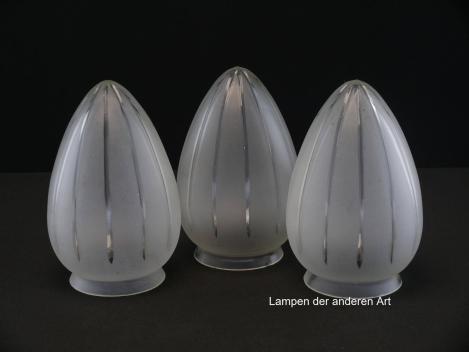 3-er Set Art Deco Lampenschirm gebraucht, zapfenförmiges Glas, satinierte Oberfläche, durch klare geschliffene Strahlen separierte Wandung, spitz zulaufend, Nostalgie Ersatzglas, D: ca.10cm, H: ca.16cm, Glashalter Griffrand Ø8cm