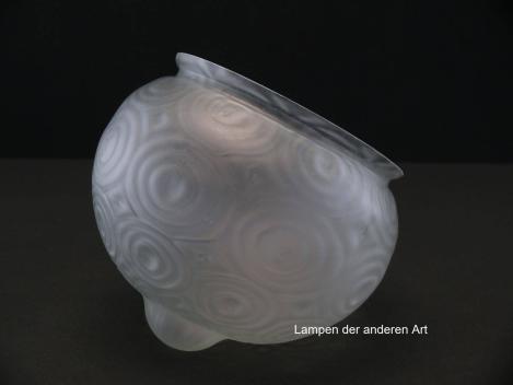 Preview: Jugendstil Lampenschirm gebraucht, antike geschlossene Kugel grau satiniert, kreisförmige erhabene Struktur auf der Oberfläche,  halbkugelförmiger Schirmabschluss, Nostalgie Ersatzglas D: ca.19cm, H: ca.14cm, Glashalter Sondergröße Ø16cm, seitlich