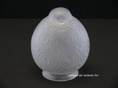 Preview: 3-er Set Jugendstil Lampenschirm gebraucht, Glas ähnlich einer Kugel, satinierte Oberfläche, kreisförmige erhabene Struktur auf der Oberfläche, halbkugelförmiger Schirmabschluss, Nostalgie Ersatzglas, Glashalter Griffrand Ø8cm, einzeln