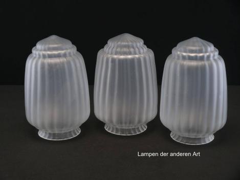3-er Set Jugendstil Lampenschirm gebraucht, Glas, gerader Zylinder, grau satiniert, mit Rillenstrukturoberfläche, im unteren Wandungsteil gestuft und spitz abschließend, Nostalgie Ersatzglas, D: ca.11,5cm, H: ca.17cm, Glashalter Griffrand Ø8cm