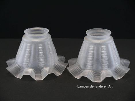 2-er Set Jugendstil Lampenschirm gebraucht, stilisierte Blüte, gerillter Abschlussrand, Nostalgie Ersatzglas, D: ca.15cm, H: ca.9cm, Glashalter Griffrand Ø6cm