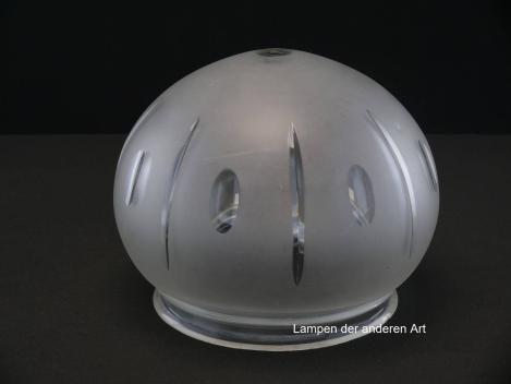 Jugendstil Lampenschirm gebraucht, antike Kuppel grau satiniert, umlaufende Schliffmotive, im Wechsel Oliven mit geraden Kerben, Nostalgie Ersatzglas, D: ca.20cm, H: ca.15cm, Glashalter Griffrand - Achtung Sondergröße gemessen 16cm