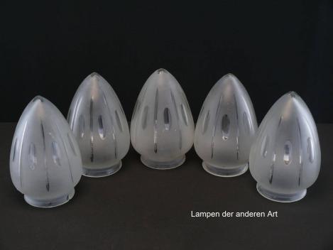 5-er Set Jugendstil Lampenschirm gebraucht, grau satiniert, Wandung in zweifachem Rapport mit Oliven- bzw. Strahlenschliff verziert, Spitze vierfach angeschliffen, Nostalgie Ersatzglas, D: ca.11cm, H: ca.16cm, Glashalter Griffrand Ø8cm