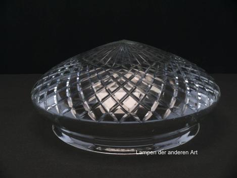 Jugendstil Lampenschirm gebraucht, antiker original Kuppelschirm, Klarglas, Oberfläche vollflächig schliffverziert, mittig kreisrunder Strahlenkranz, nach außen mit geschliffenen Rhomben abschließend, Nostalgie Ersatzglas, Glashalter Sondergröße Ø23cm