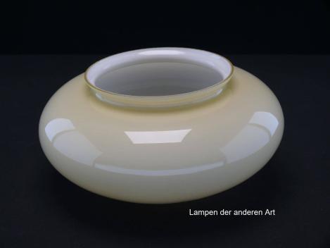Preview: Lampenschirm gebraucht, runde Form, geschlossenes gewölbtes Glas, elfenbeinfarben, antikes Ersatzglas, D: ca.25cm, Höhe ca.11cm, Glashalter Griffrand Ø15cm, von unten