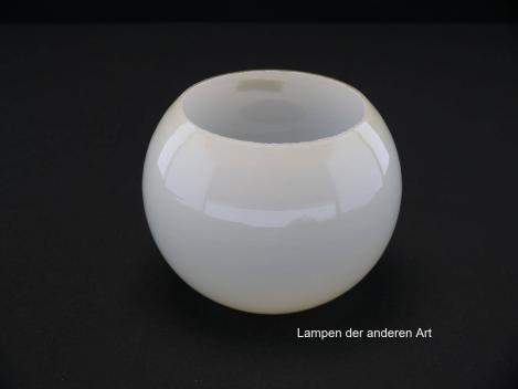 Preview: Art Deco Lampenschirm gebraucht, Glas hellgelb cremefarben glänzend, bauchiger Körper, glatte Wandung, Ersatzglas für Nostalgielampen D: ca.13cm, H: ca.11cm, ohne Glashalter Griffrand, Loch Ø45mm, von unten