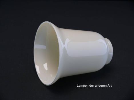 Preview: Jugendstil Lampenschirm gebraucht, Glas elfenbeinfarben glänzend, glatte Wandung, Tulpenform, Ersatzglas für alte Lampen, D: ca.12cm, H: ca.13cm, Glashalter Griffrand Ø6cm, liegend