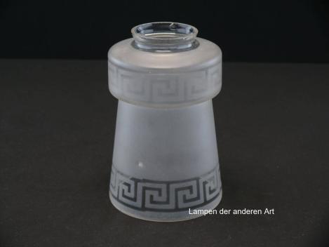 Art Deco Lampenschirm gebraucht, satiniertes Glas, überstehende Schulter mit Mäandermuster, leicht konisch geweiteter Zylinder im unteren Teil ebenfalls Mäandermuster, Nostalgie Ersatzglas für alte Lampen, D: ca.10cm, H: ca.14cm, Glashalter Griffrand Ø6cm