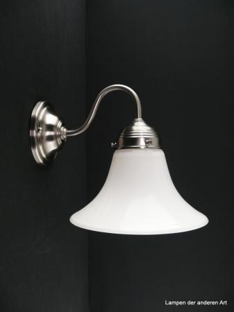Schlichte Art Deco Wandleuchte Messing matt vernickelt, mit weit aufgezogenem weißem Glockenschirm 1xE27/40W, Spiegel-Badlampe, nach unten