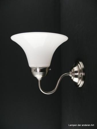 Schlichte Art Deco Wandleuchte Messing matt vernickelt, mit weit aufgezogenem weißem Glockenschirm 1xE27/40W, Spiegel-Badlampe