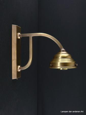 Jugendstil Wandleuchte Messing goldbraun 1x/E27/40W hell patiniert, Die Patina ist nicht versiegelt. rechteckige langgestreckte Wandplatte geeignet auch zur Montage an schmalen Bauteilen