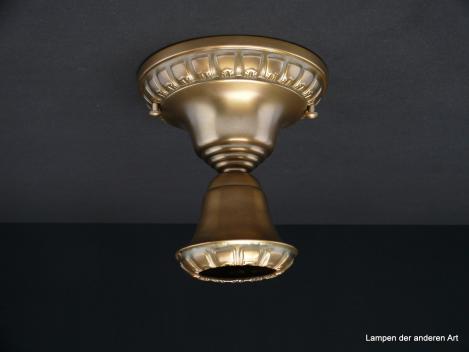 Jugendstil-Deckenlampenspot, Messing patiniert, originale E27-Messingfassung, becherförmige Kapsel als Blütenkelch, Glühlampe stellt die Blüte dar