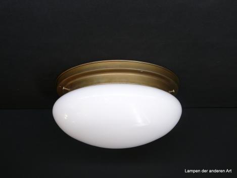 Typische Art Deco Deckenlampe aus Messing hell patiniert mit weißem geschlossenem Kuppelschirm 1xE27/60W Griff-Rand 25cm