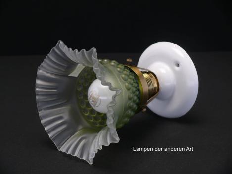 Jugendstil Deckenlampe mit Porzellanfuß und gebrauchten Blütenschirm Griffrand 6cm 1xE27/60W