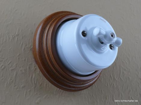 Garby Aus-Wechsel Porzellandrehschalter weiß im Einfachrahmen Holz Buche honigfarben