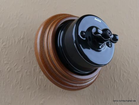 Garby Aus-Wechsel Porzellandrehschalter schwarz im Einfachrahmen Massivholz Buche honigfarben