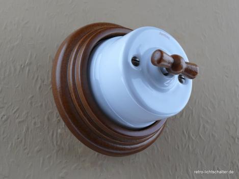 Garby Aus-Wechsel Porzellandrehschalter weiß im Einfachrahmen Holz Buche honigfarben
