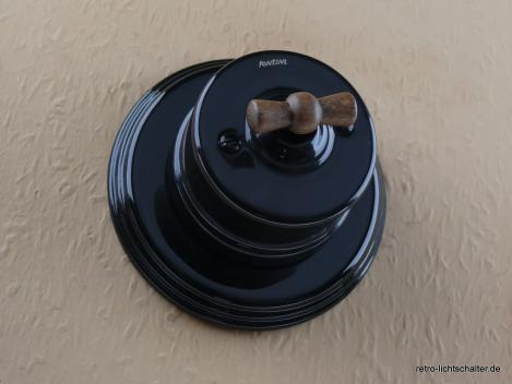 Preview: Garby Aus-Wechsel Porzellandrehschalter schwarz im Einfachrahmen Porzellan schwarz von vorn