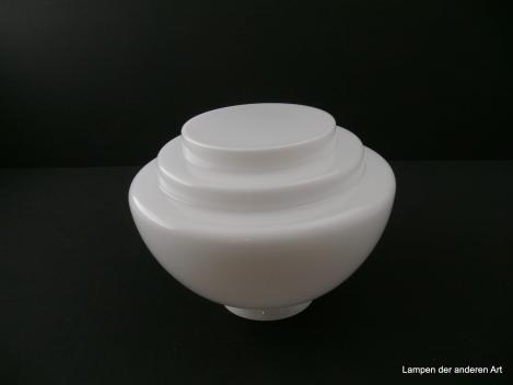 Art Deco Lampenschirm, historisch nachempfunden, Glas weiß opal, im unteren Teil getreppt, Abschluss Podest D: 20cm, H: 15cm, Glashalter Griffrand 8cm, Ersatzglas, Nostalgieschirm